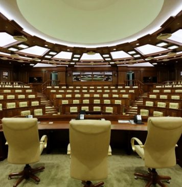 Live //Депутаты собрались на пленарное заседание. На повестке дня изменение в Закон о предпринимательстве и предприятиях и Закон о программе возмещения НДС для сельхозпроизводителей