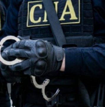 Задержаны начальник таможни «Центр» и брокер по делу о взятке в 40 тысяч долларов