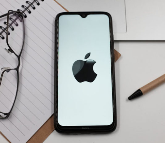 Сотрудникам Банка России запретят использовать айфоны на работе