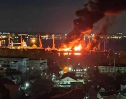 В Украине заявили об уничтожении десантного корабля «Новочеркасск». Минобороны РФ сообщило, что он поврежден