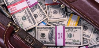 Скандал в Гагаузии: чемодан с $100 тысячами пропал без следа