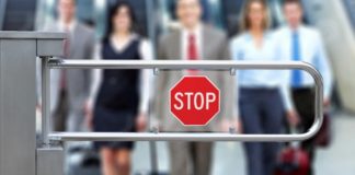 Российским дипломатам могут запретить выезжать за пределы стран, где они аккредитованы. Восемь стран ЕС выступили с таким предложением